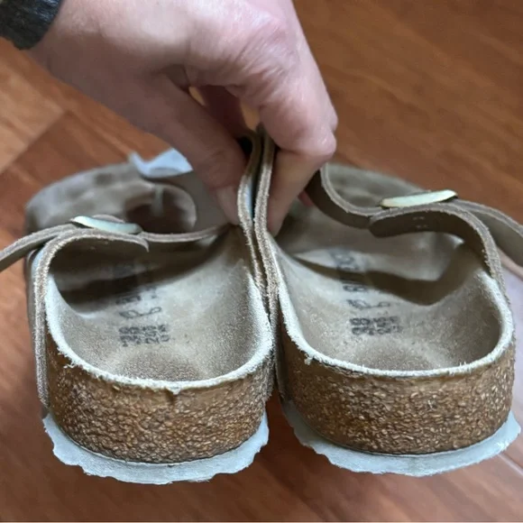 BIRKENSTOCK Gizeh Washed Metallic Silver Leather Sandals Women's Sz. 38 - Picture 4 of 5